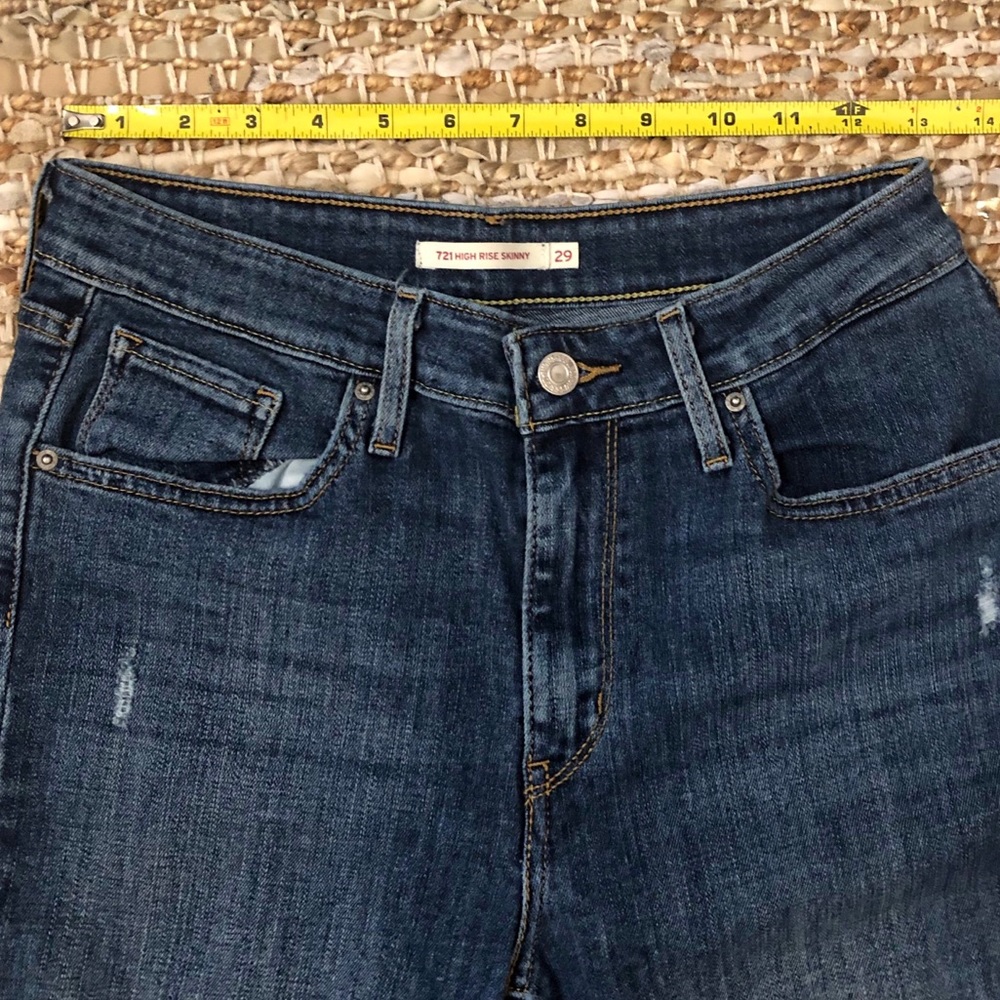 *SOLD* Levi’s 711 Highwaisted Skinny Jeans - Picture 6 of 8